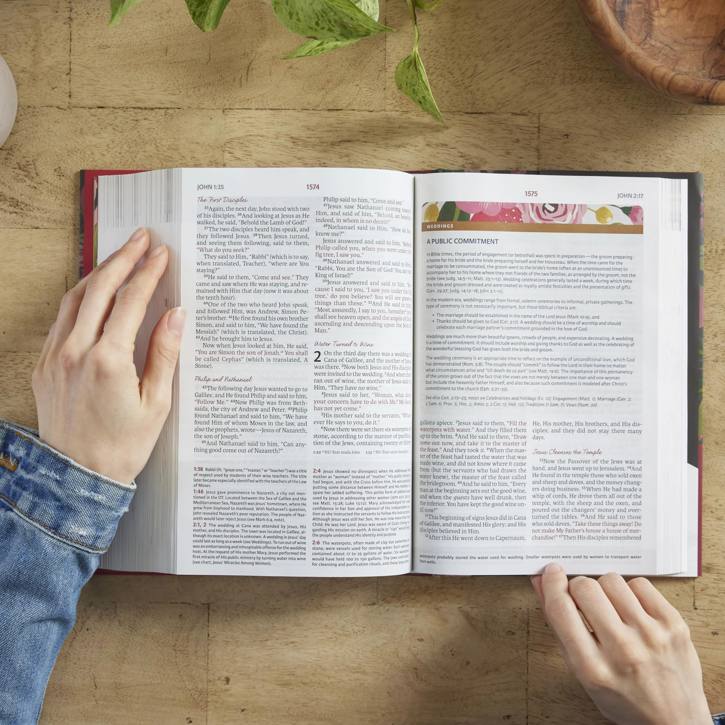 NKJV, The Woman's Study Bible, Cloth over Board, Pink Floral, Red Letter, Full-Color Edition: Receiving God's Truth for Balance, Hope, and Transformation